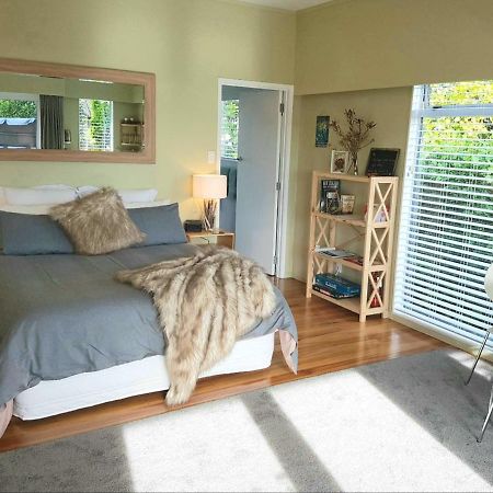 Bed and Breakfast Charlies@Hilltop Deluxe Retreat Tauposee Exterior foto