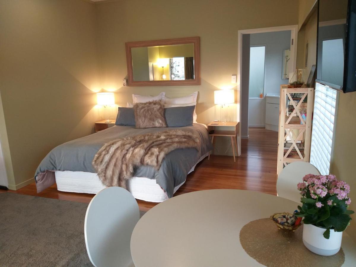 Bed and Breakfast Charlies@Hilltop Deluxe Retreat Tauposee Exterior foto